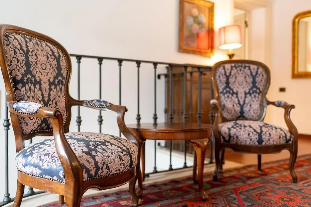 Lakefront 1800S Villa Private Dock, Art Luxury Carate Urio