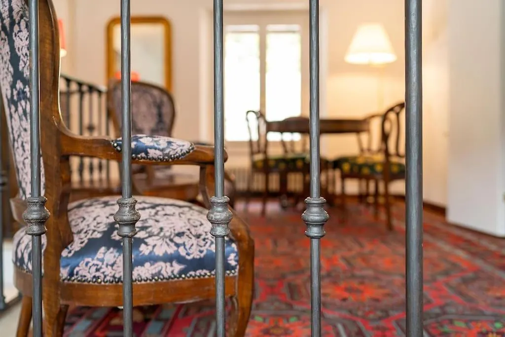 Lakefront 1800S Villa Private Dock, Art Luxury Carate Urio Italien