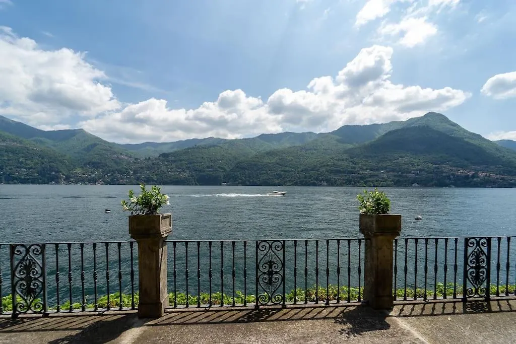 Lakefront 1800S Villa Private Dock, Art Luxury Carate Urio