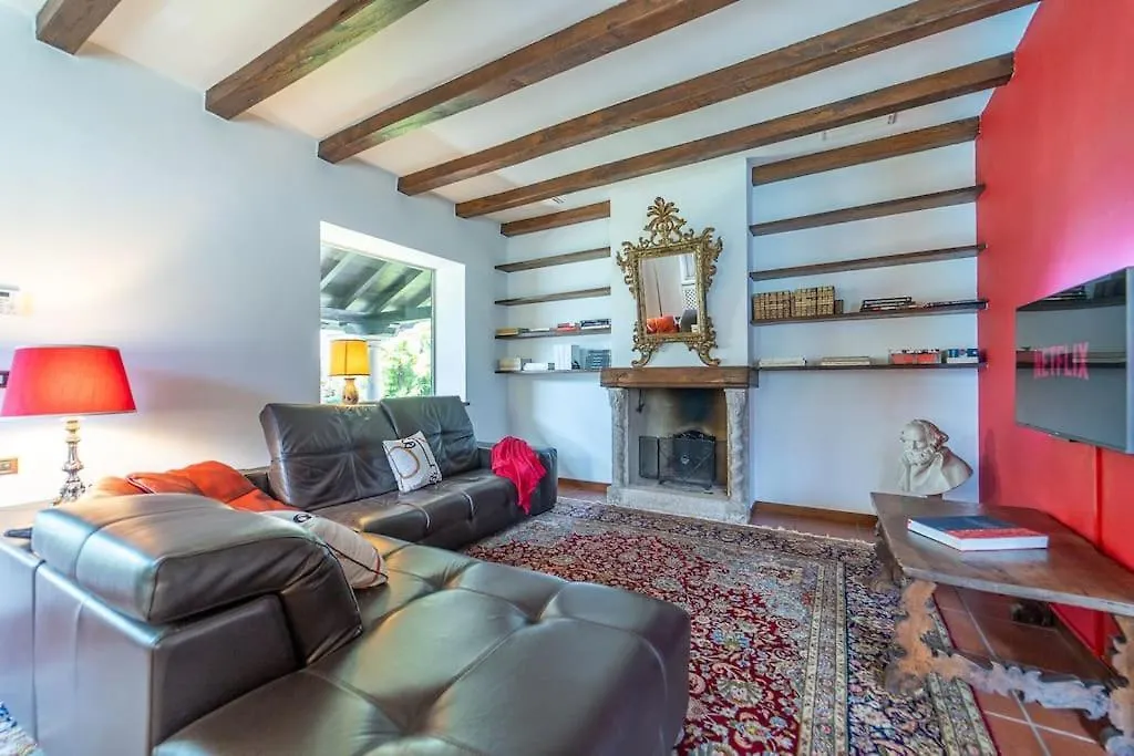 Lakefront 1800S Villa Private Dock, Art Luxury Carate Urio Italien