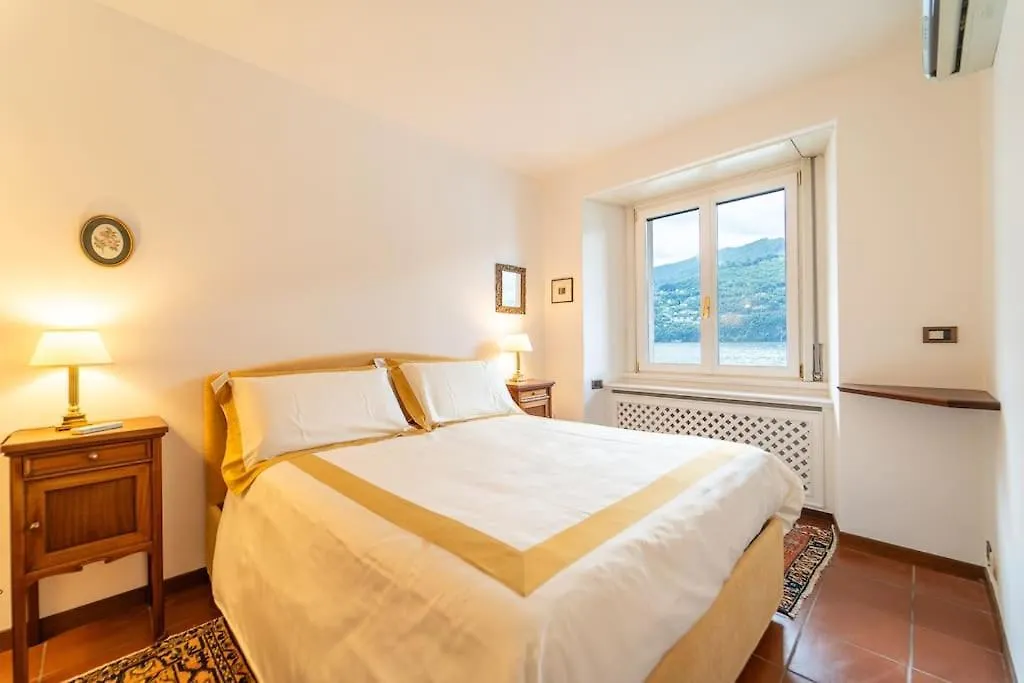 Lakefront 1800S Villa Private Dock, Art Luxury Carate Urio Italien