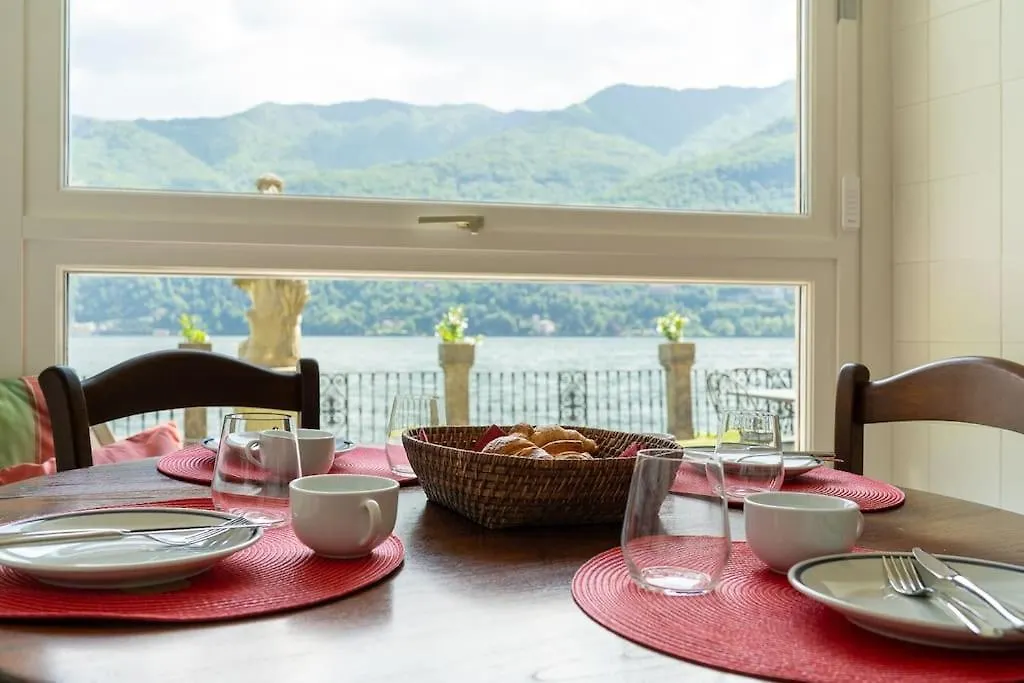 Lakefront 1800S Villa Private Dock, Art Luxury Carate Urio Italien