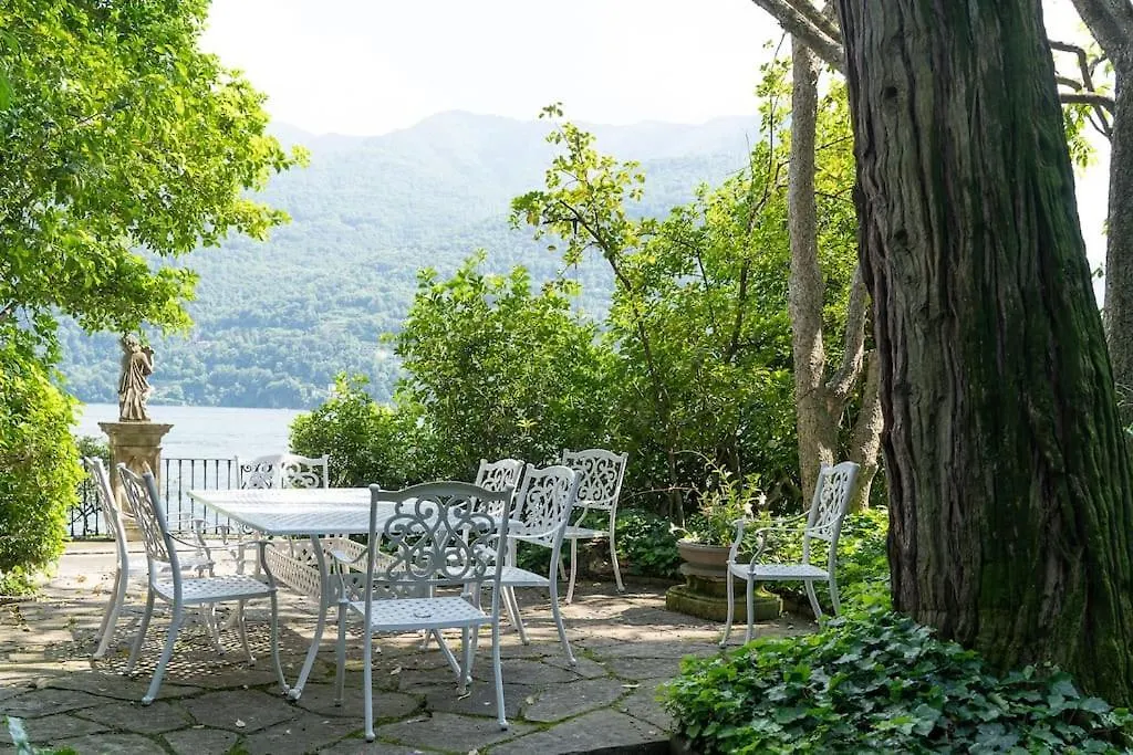 Lakefront 1800S Villa Private Dock, Art Luxury Carate Urio Italien