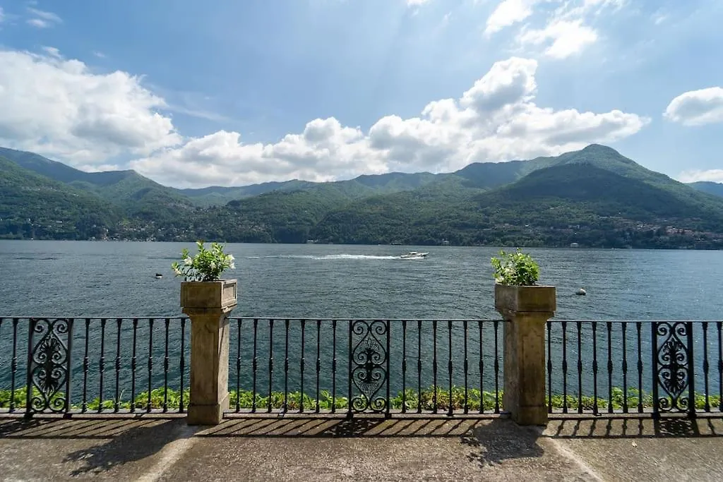 Lakefront 1800S Villa Private Dock, Art Luxury Carate Urio